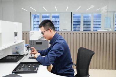 跨界新物種 華為三里屯服務中心——當科技館遇見咖啡廳，重塑消費電子服務體驗